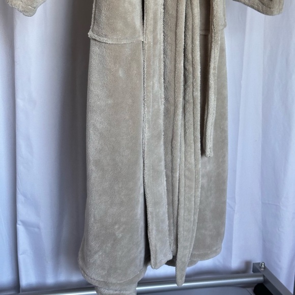 Brookstone Spa Tan Robe - Picture 5 of 10